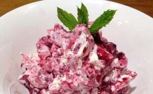 Image shows a bowl of Eton mess.