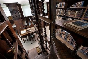 Image shows the library of Jesus College, Oxford.