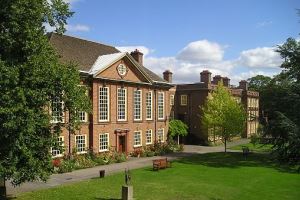 Like many of the women on this list, Murdoch attended Somerville College