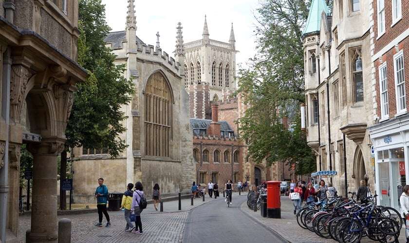 Image shows a typical Cambridge scene.